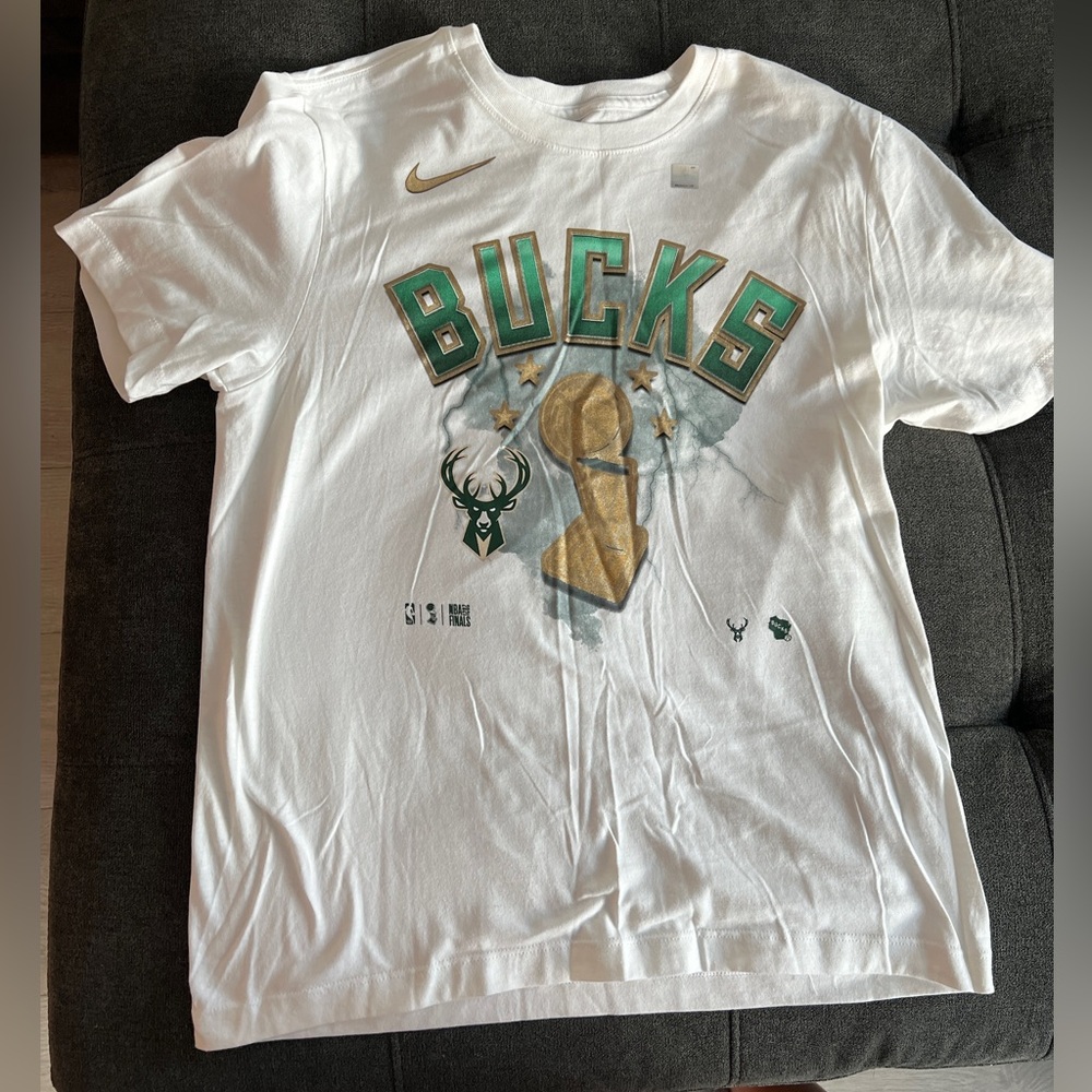 Nike Milwaukee Bucks 2021 Finals Short Sleeve - Men’s S, NWOT